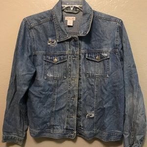 VINTAGE 80s DISTRESSED JEAN JACKET 💙